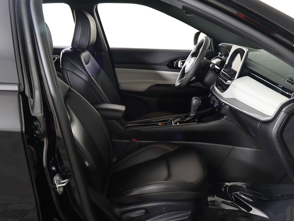 Used 2025 Jeep Compass Limited image 24