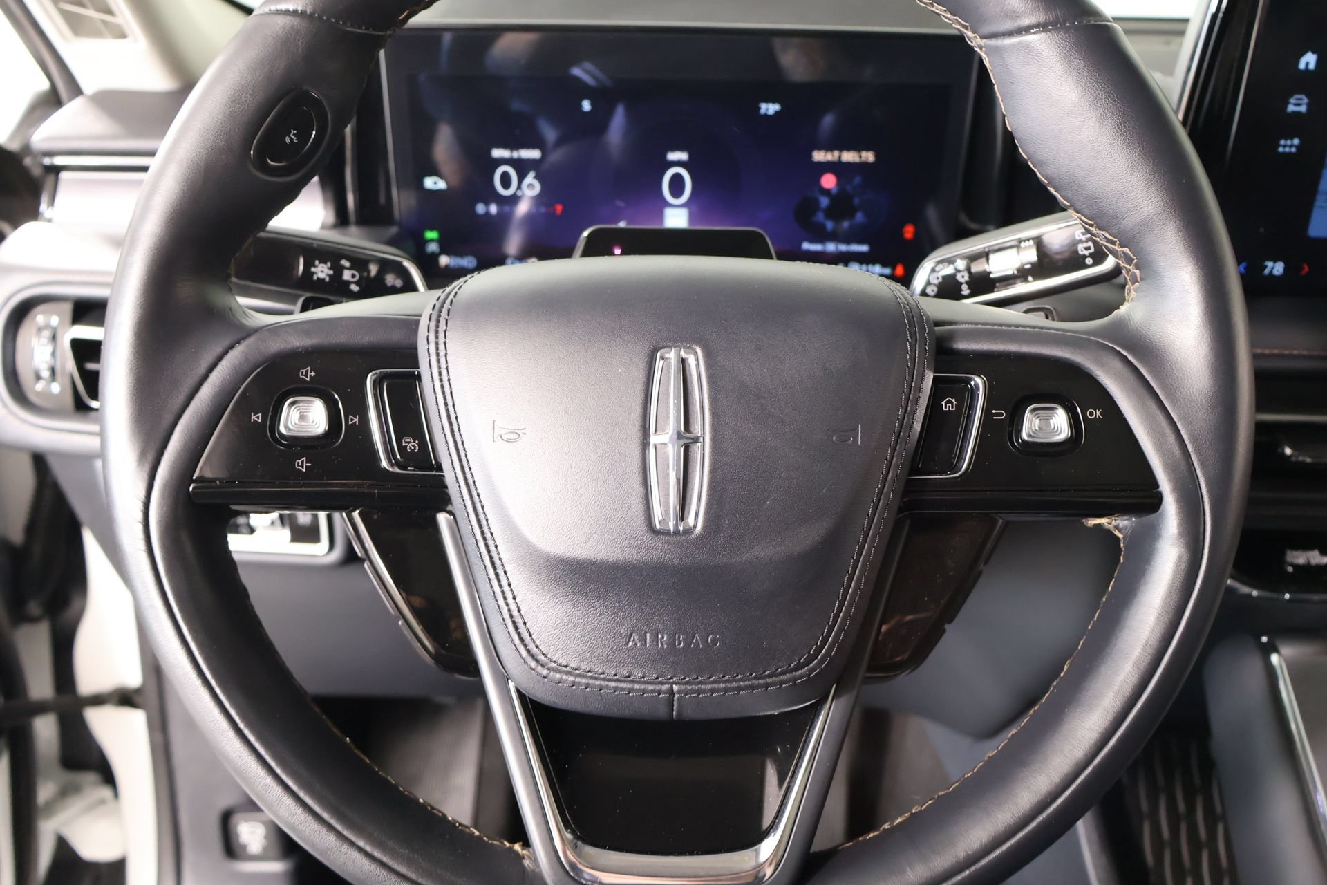 Used 2025 Lincoln Aviator AWD w/ Jet Appearance Package image 3