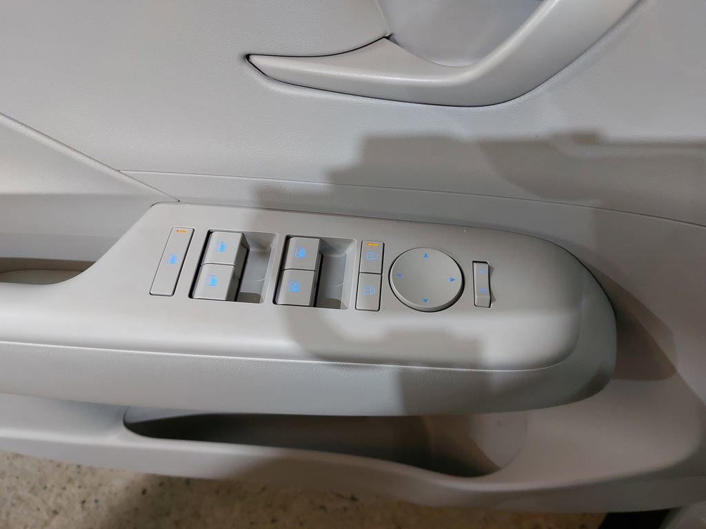 Certified 2025 Hyundai Kona SEL FWD image 29