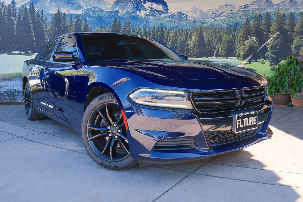 Used 2016 Dodge Charger SE w/ Blacktop Package RWD image 3