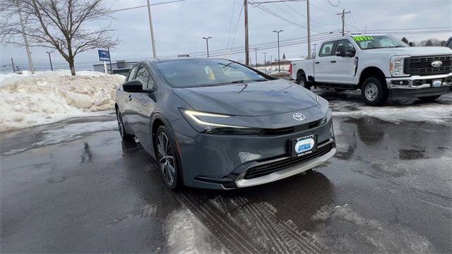 Used 2024 Toyota Prius XLE image 2