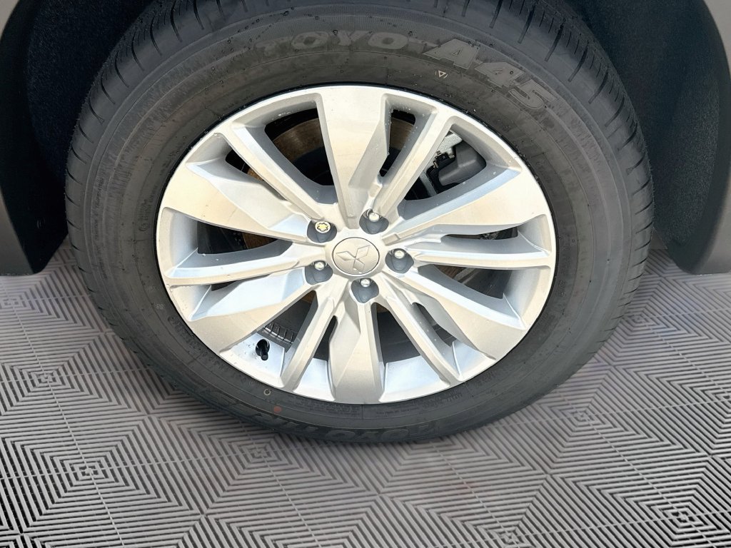 New 2026 Mitsubishi Outlander ES FWD image 32