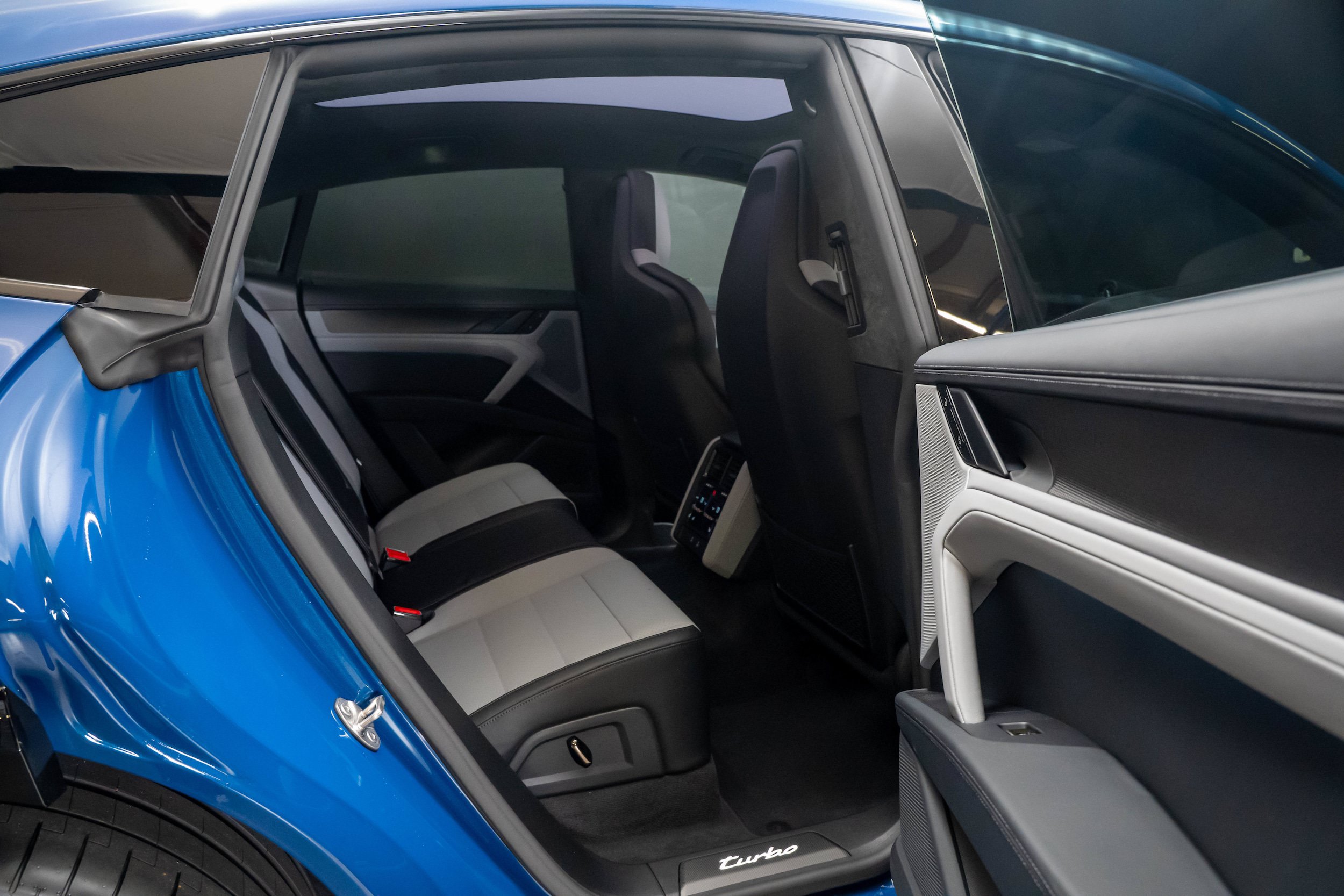 New 2026 Porsche Cayenne Turbo AWD/4WD image 38
