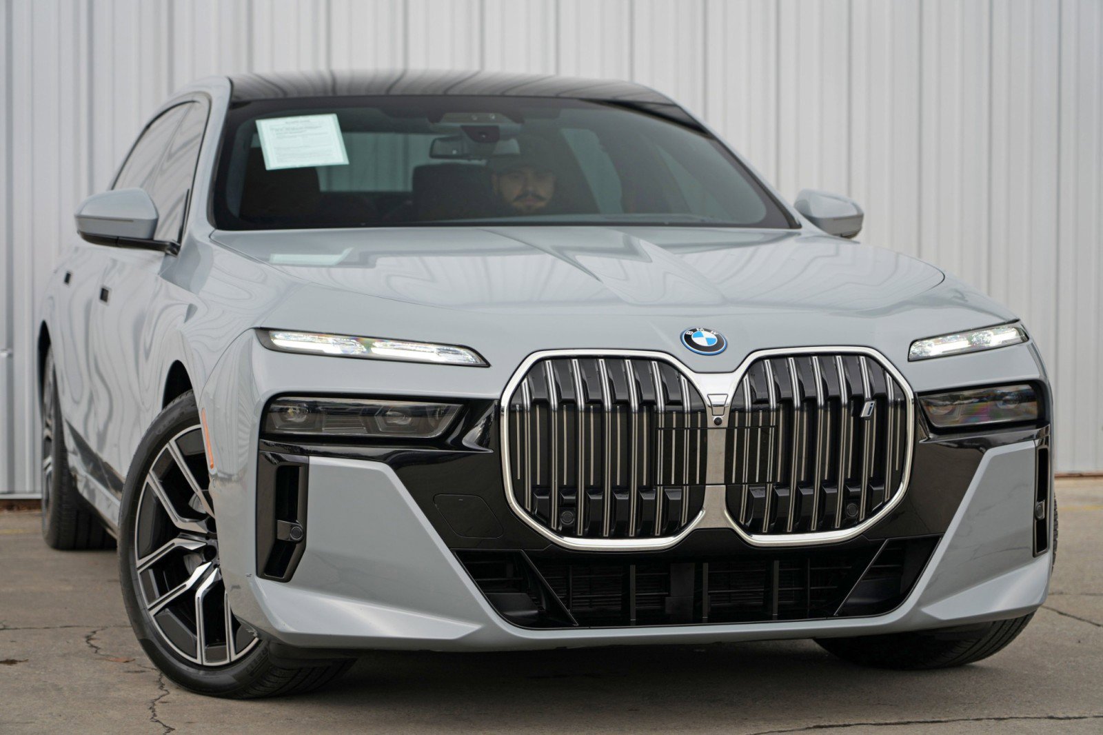 Used 2023 BMW i7 xDrive60 w/ Executive Package 2 image 4