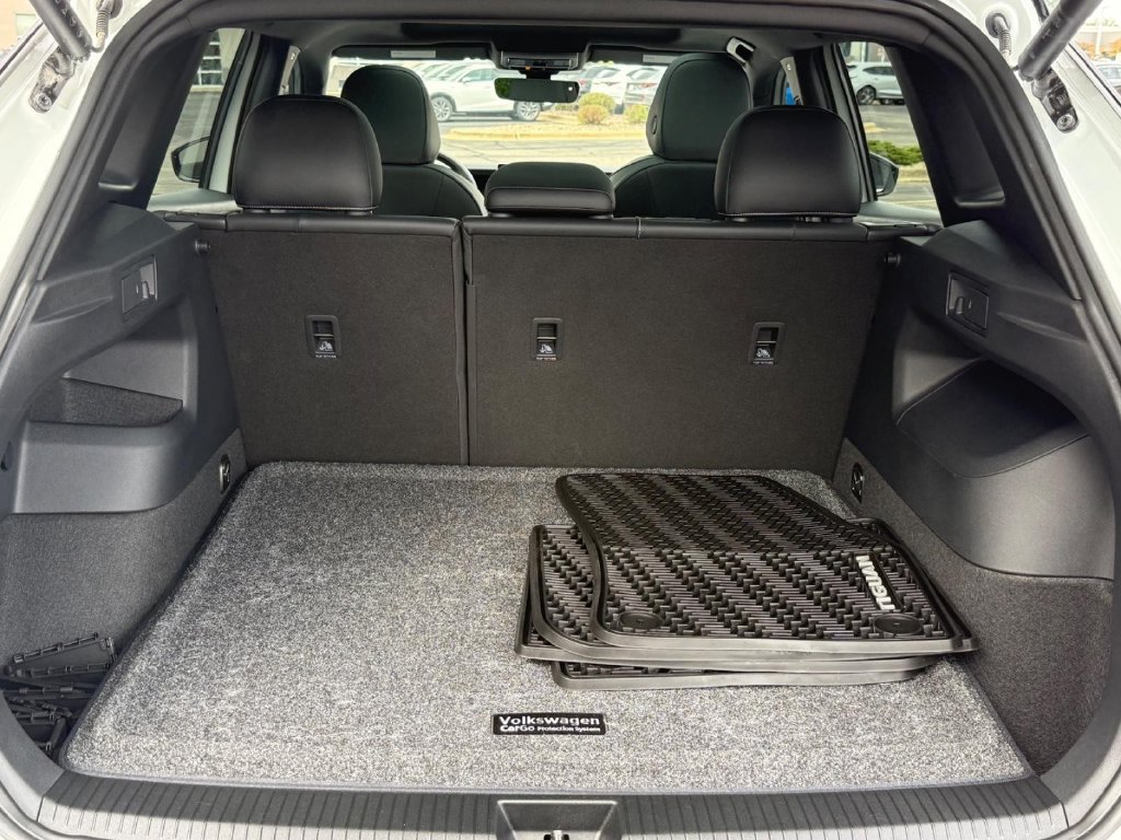 Used 2025 Volkswagen Tiguan SE R-Line AWD/4WD image 5