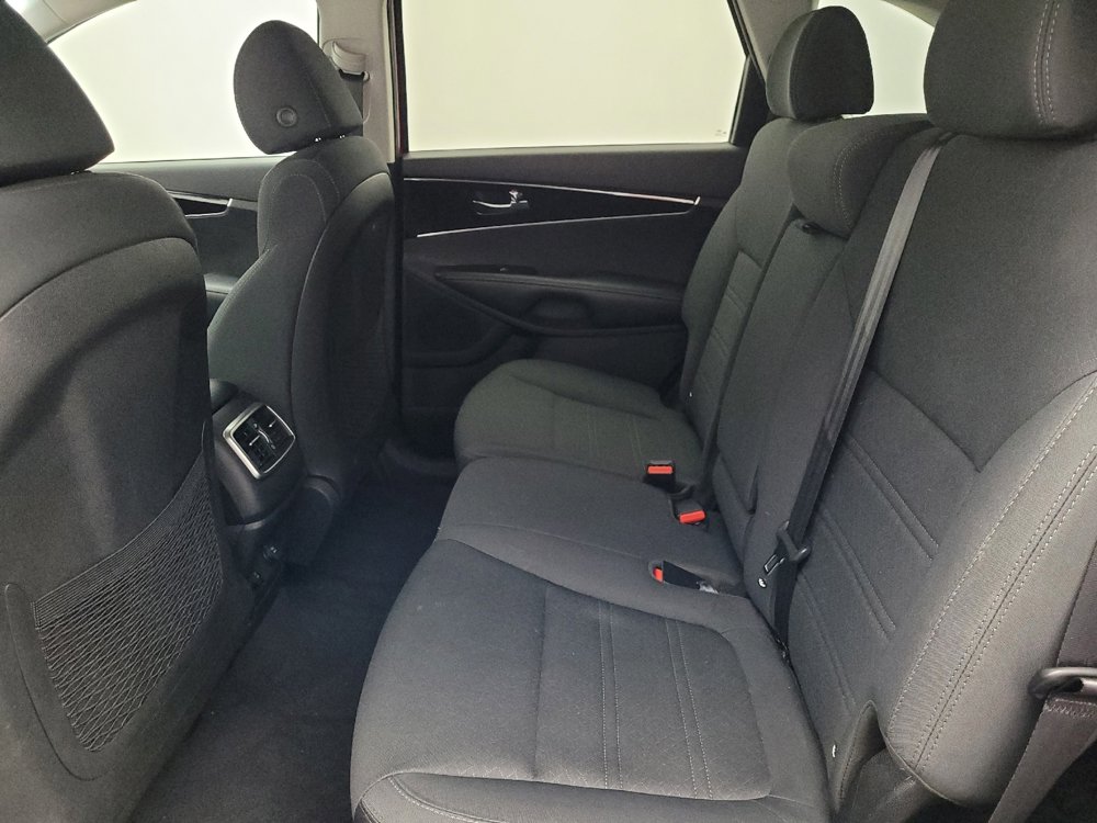 Used 2020 Kia Sorento S image 18
