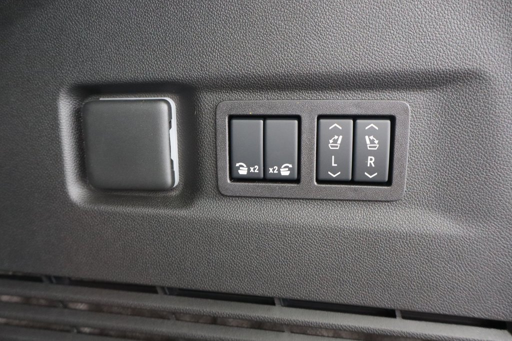 New 2025 Chevrolet Suburban LT w/ Advanced Technology Package image 27