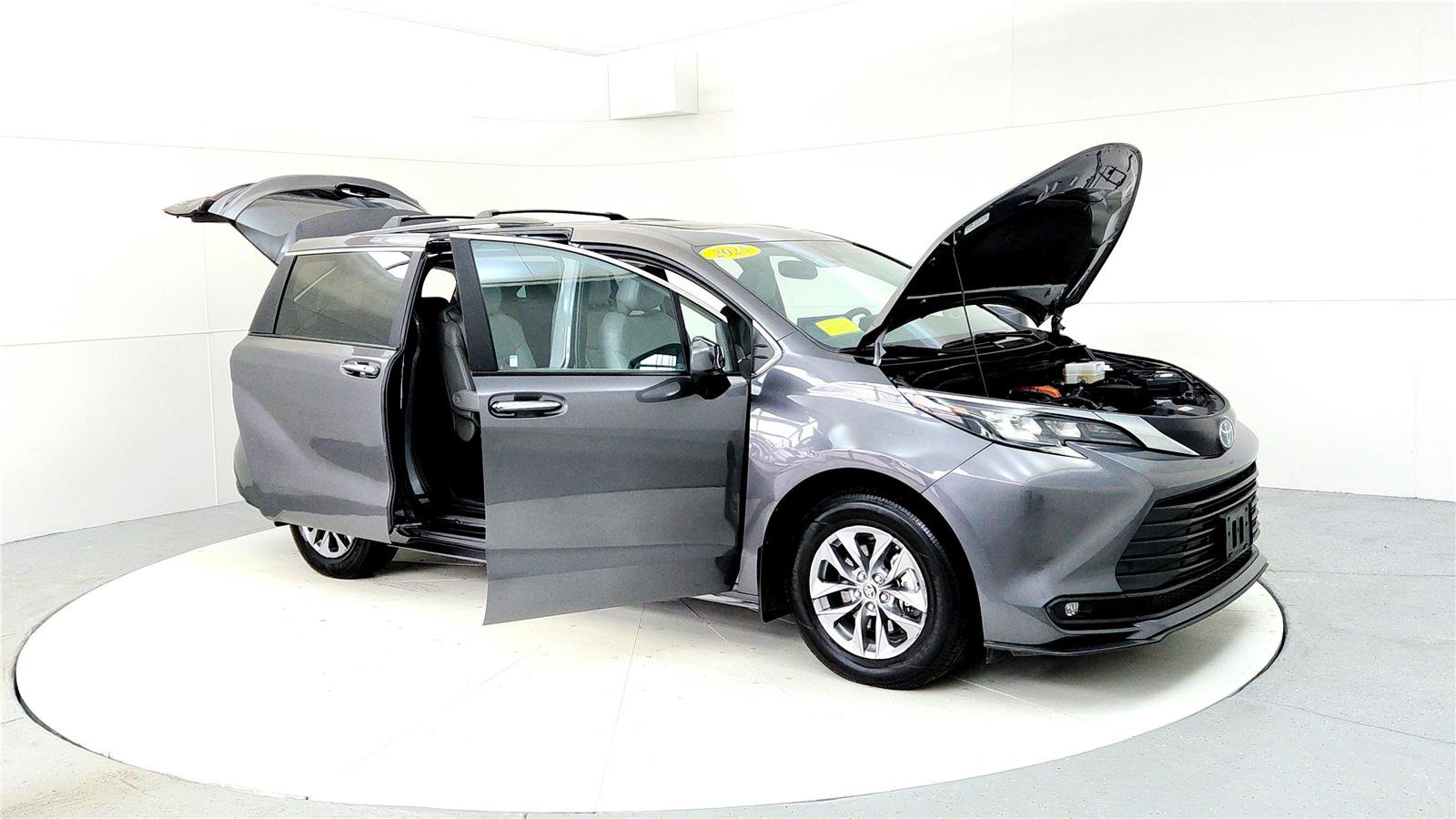 Certified 2025 Toyota Sienna XLE w/ XLE Plus Package image 12