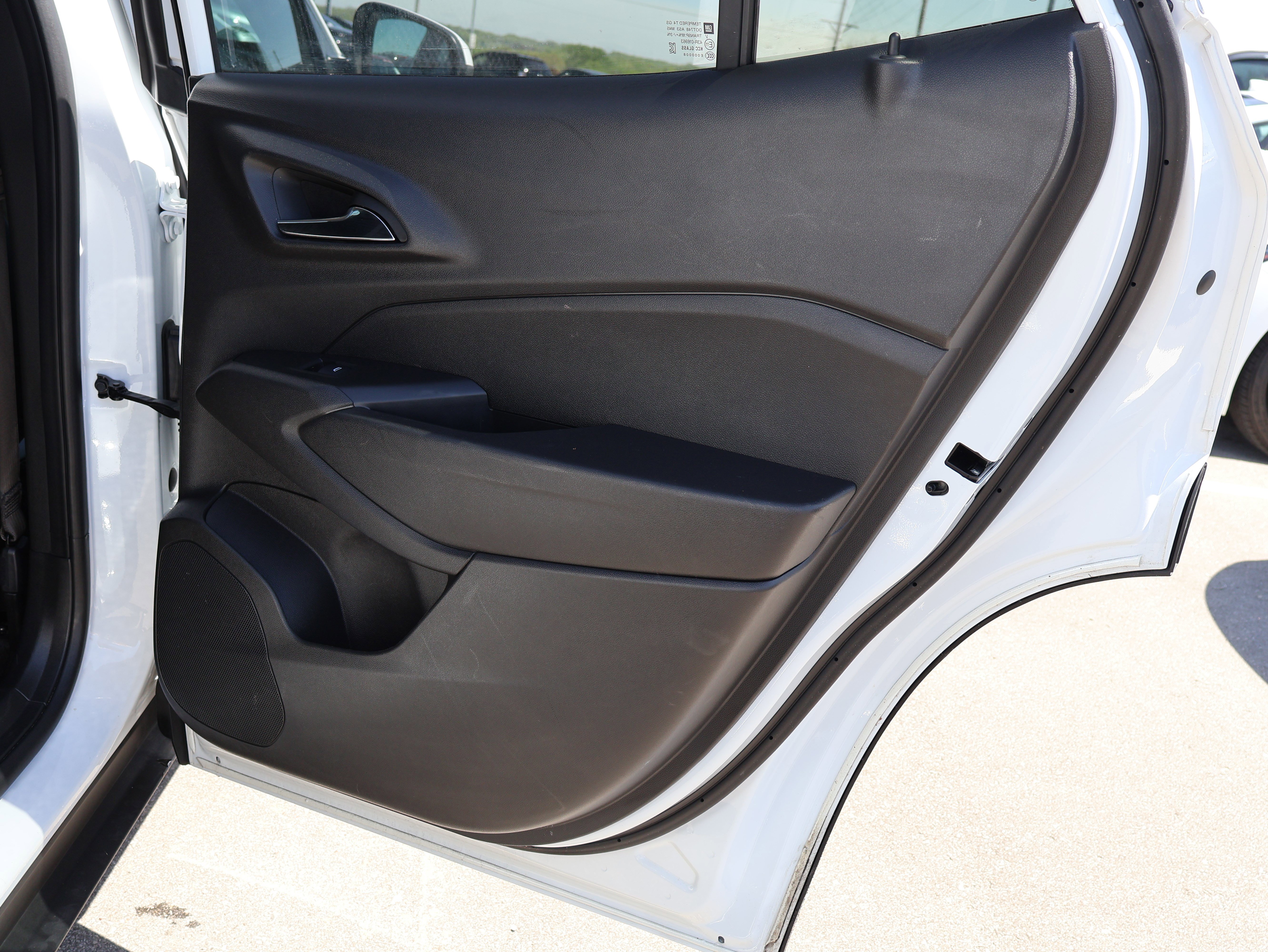 Used 2025 Chevrolet Trax LT w/ LT Convenience Package FWD image 14