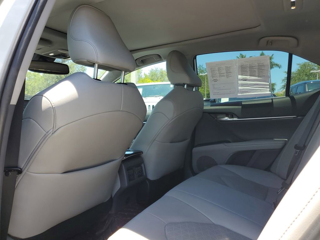 Used 2022 Toyota Camry XSE image 9