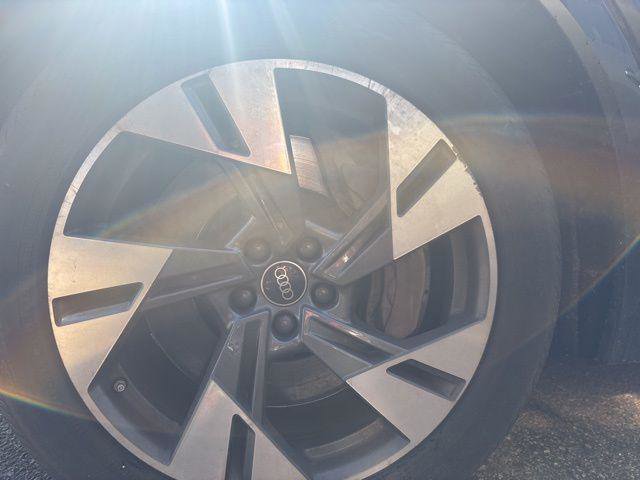 Certified 2023 Audi e-tron Premium Plus w/ Premium Plus Package AWD/4WD image 3