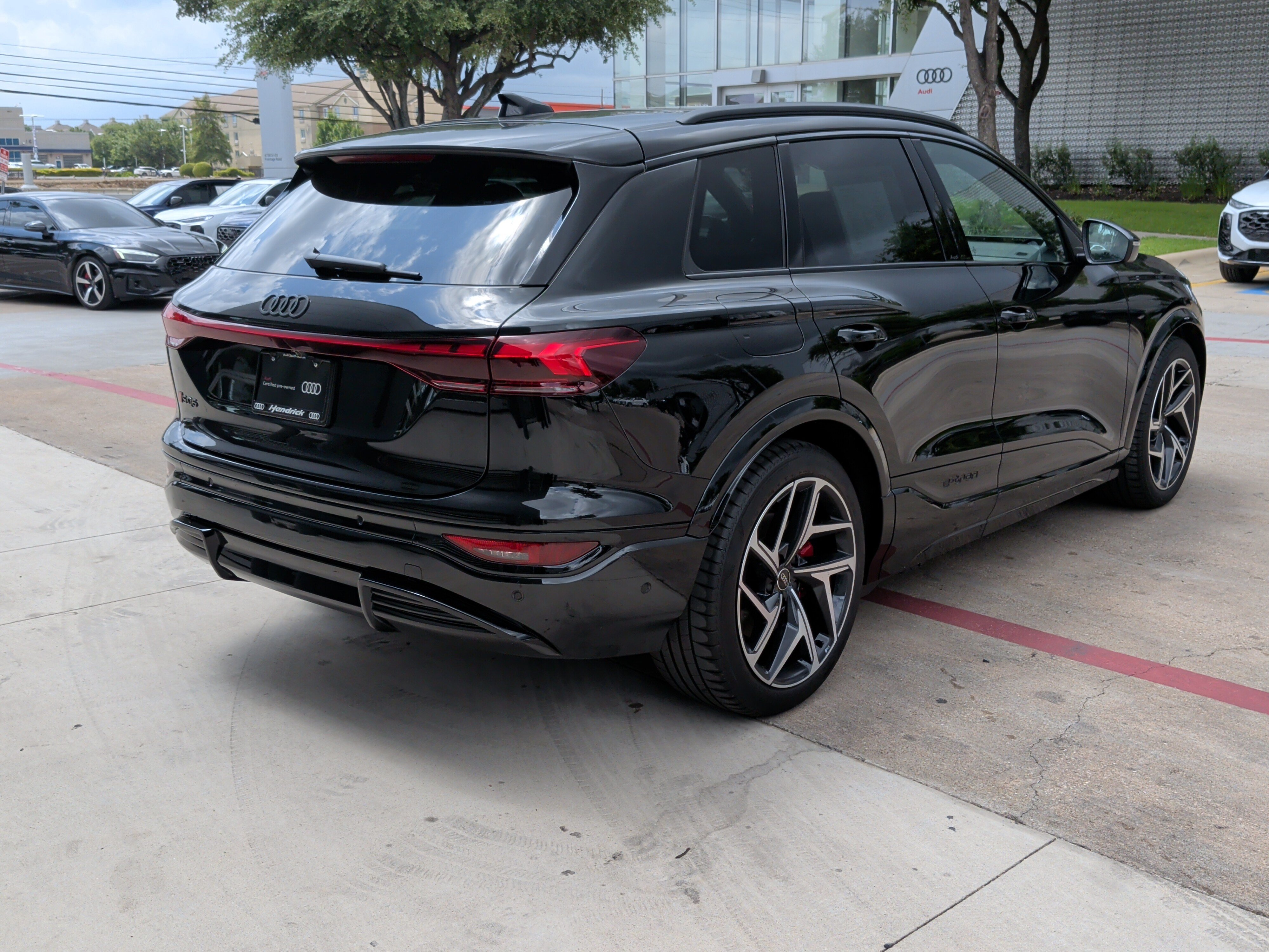 Certified 2025 Audi SQ6 e-tron Prestige w/ Premium Plus AWD/4WD image 10