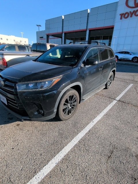 Used 2019 Toyota Highlander SE
