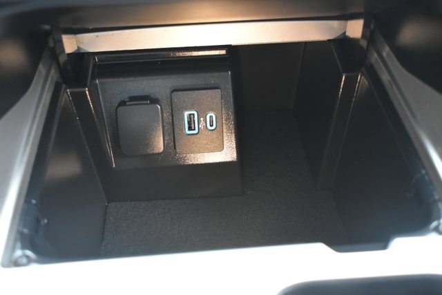 Used 2022 Ford Explorer XLT w/ Equipment Group 202A image 28