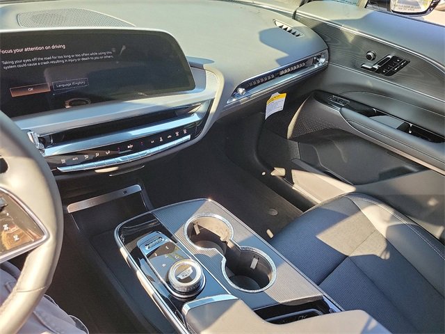 Used 2025 Cadillac Lyriq Luxury image 16