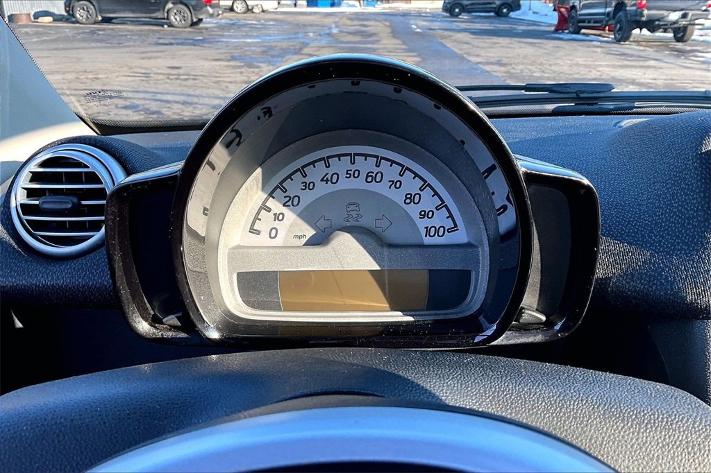 Used 2013 smart fortwo pure image 19