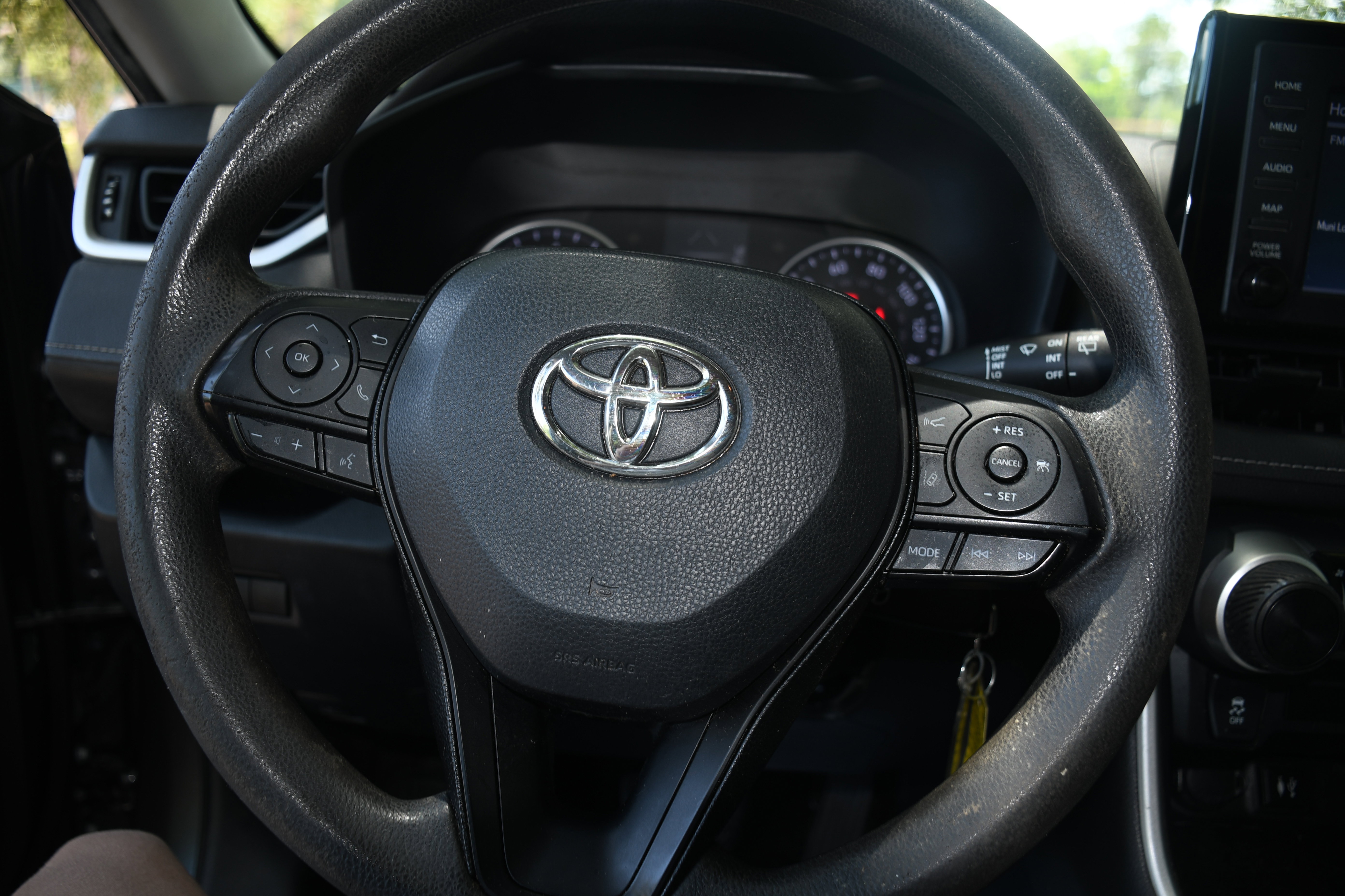 Used 2019 Toyota RAV4 LE FWD image 12