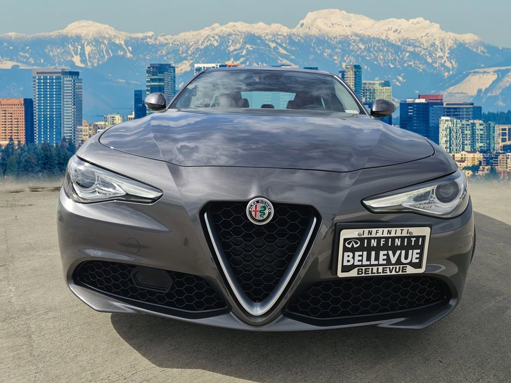 Used 2019 Alfa Romeo Giulia image 2