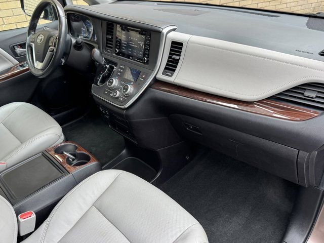 Used 2019 Toyota Sienna Limited Premium image 11