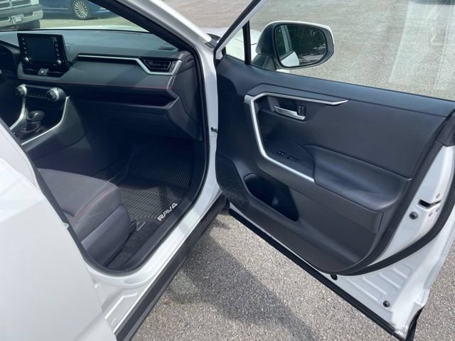 Used 2022 Toyota RAV4 SE w/ Weather & Moonroof Package AWD/4WD image 13