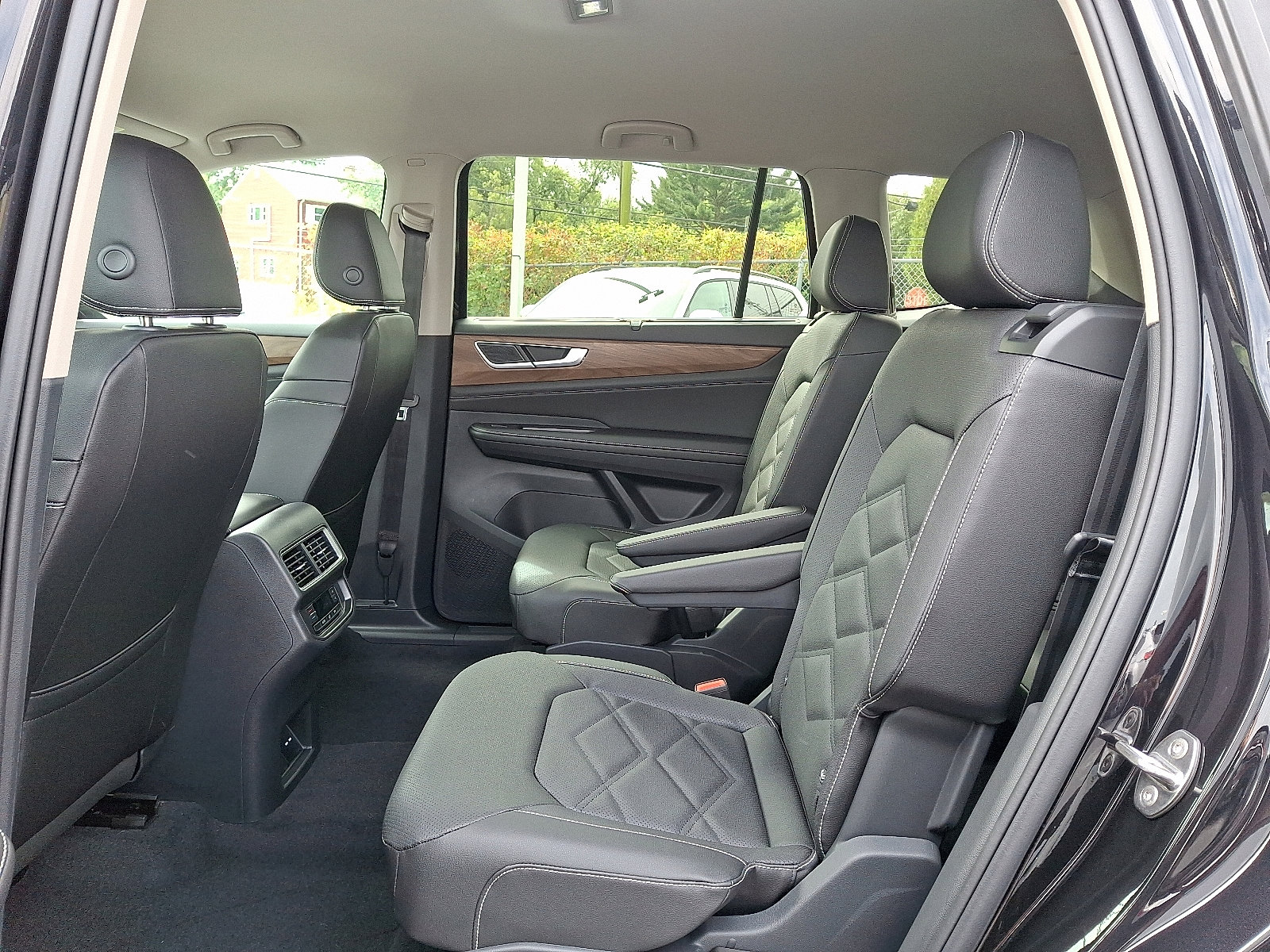 New 2026 Volkswagen Atlas SE image 6