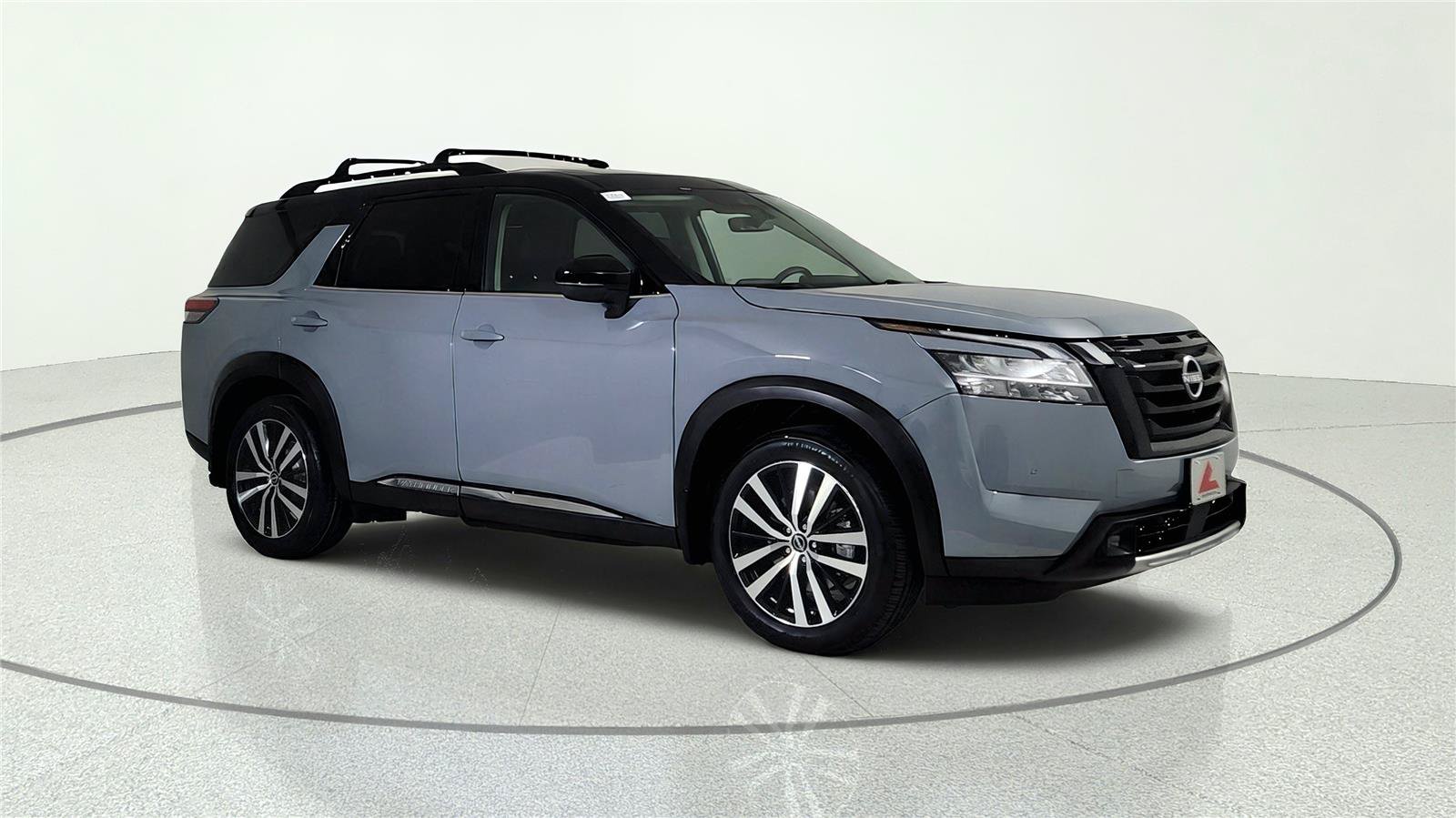 Used 2024 Nissan Pathfinder Platinum w/ Black Appearance Package AWD/4WD image 8