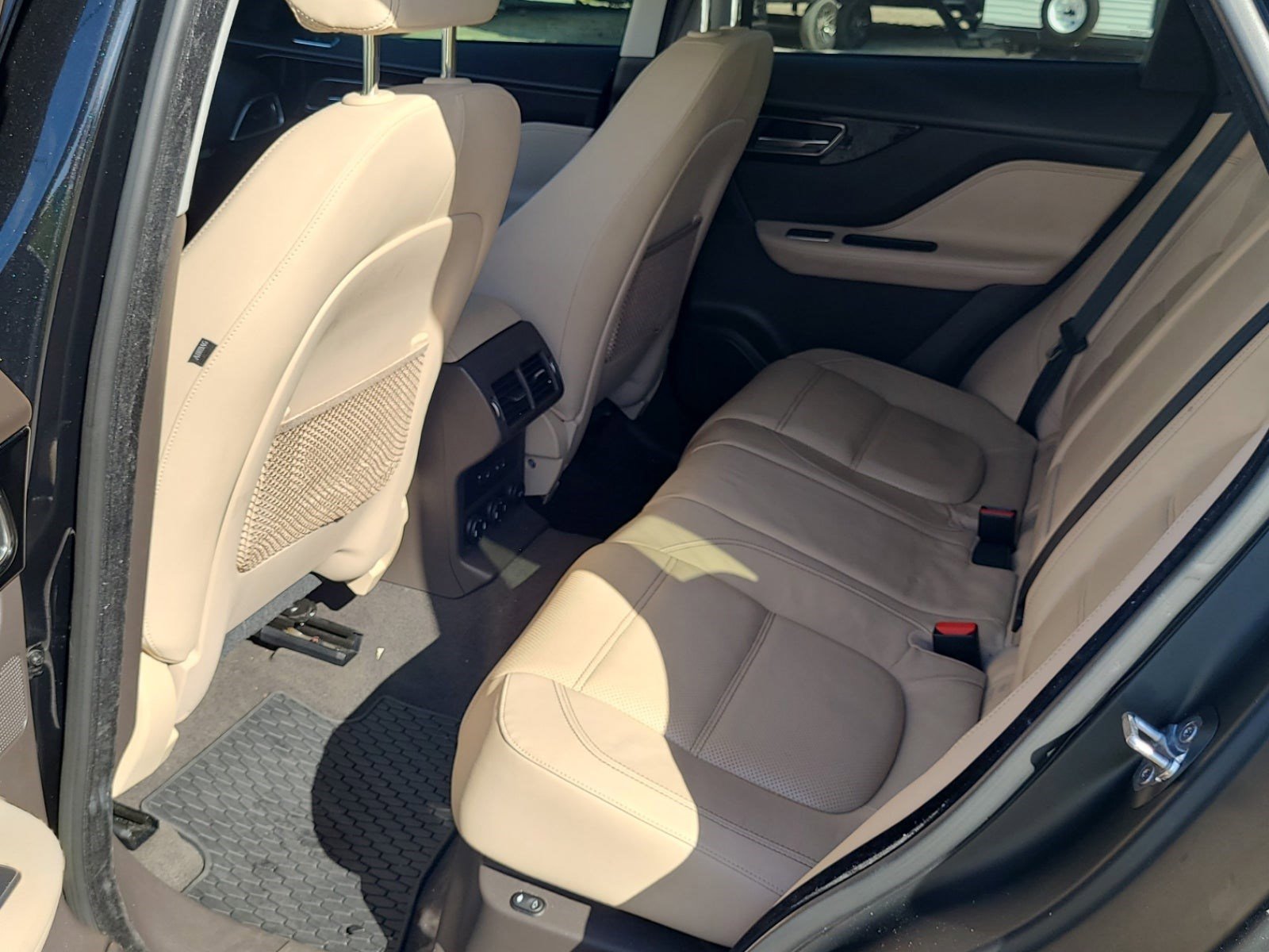 Used 2017 Jaguar F-PACE Prestige image 15