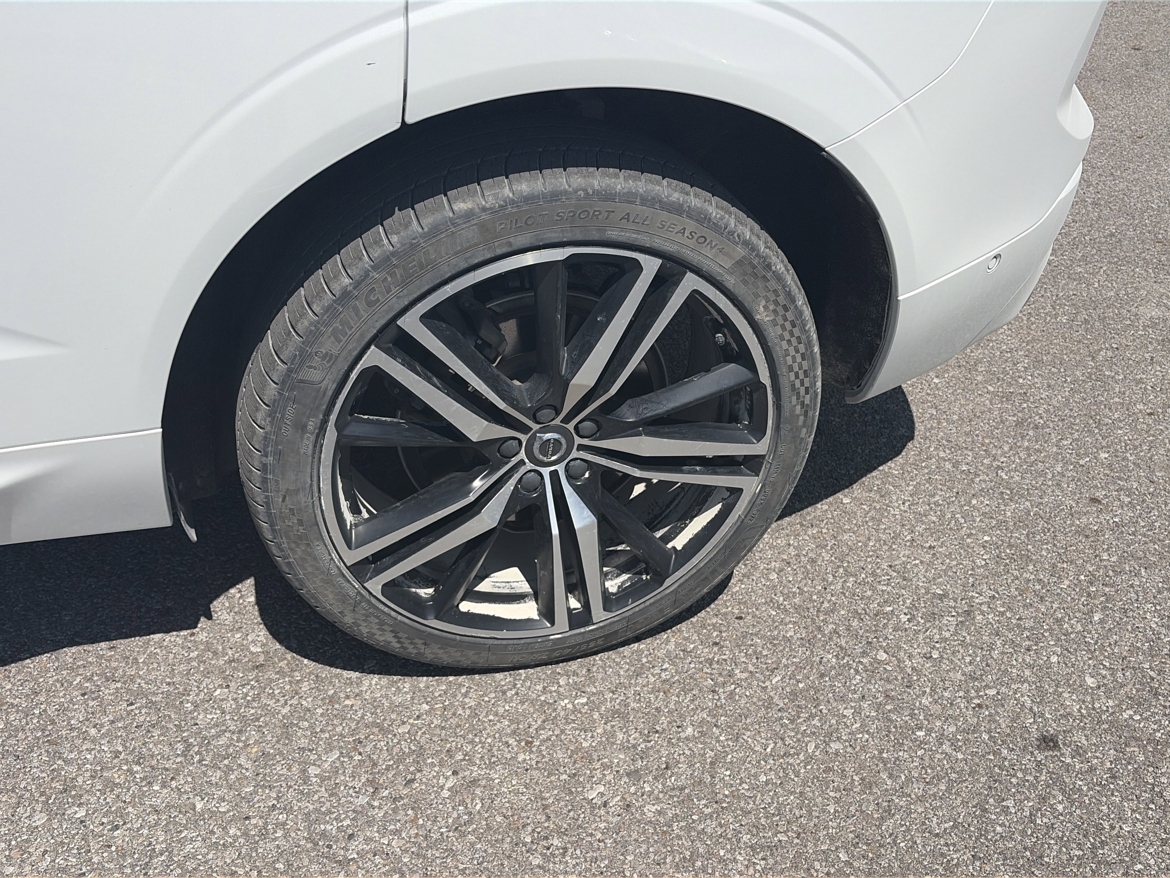Used 2021 Volvo XC60 T8 R-Design w/ Protection Package Premier AWD/4WD image 11