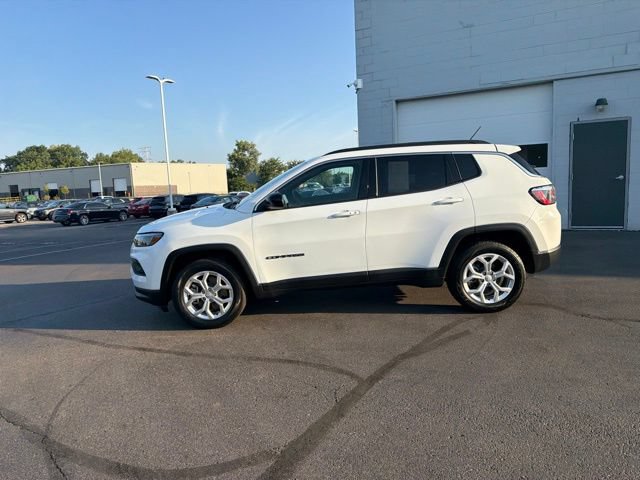 Used 2024 Jeep Compass Latitude AWD/4WD image 17