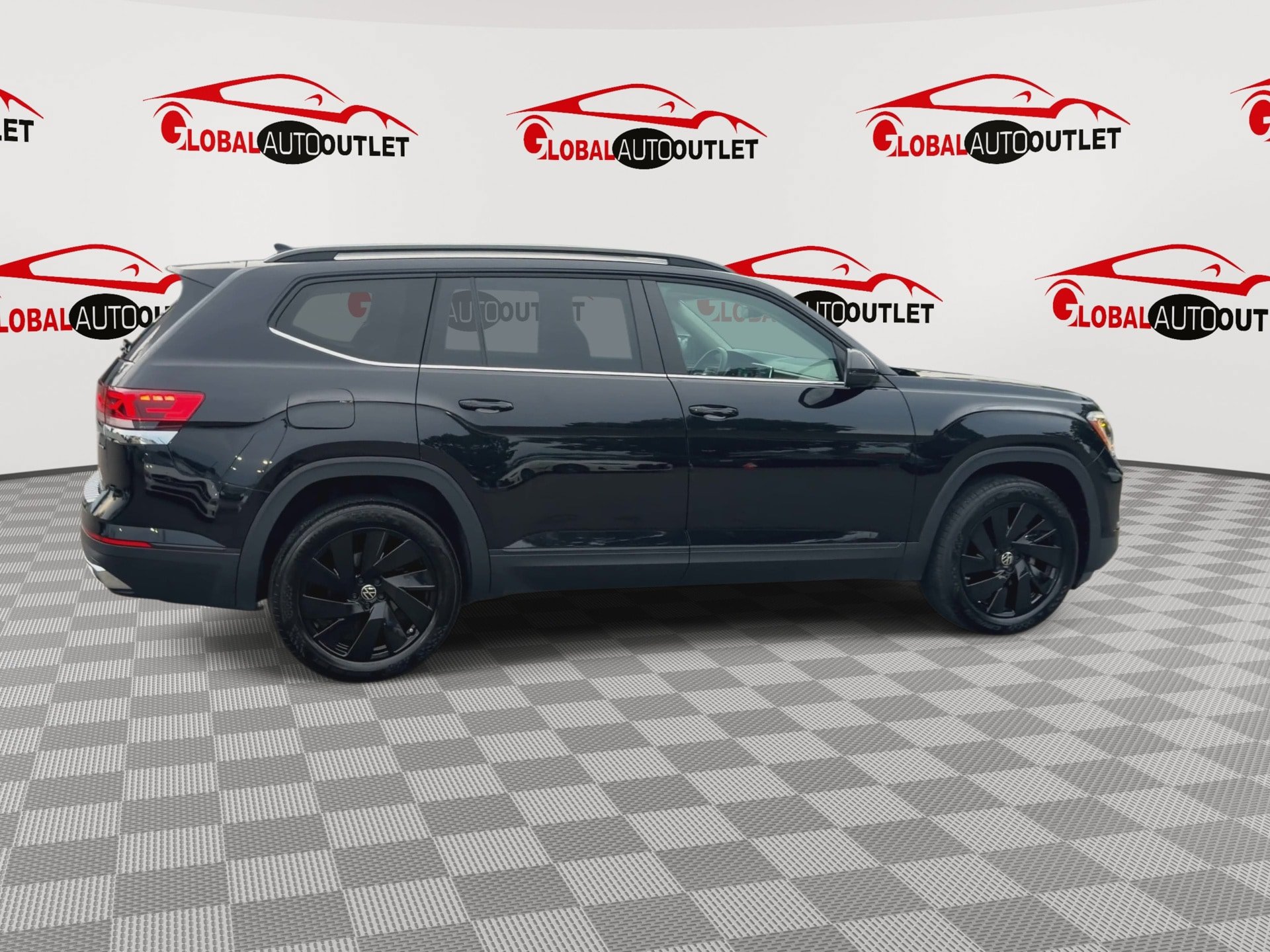 Used 2024 Volkswagen Atlas SE w/ Black Wheel Package AWD/4WD image 9
