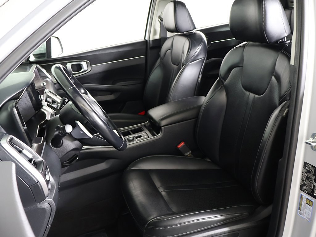 Used 2022 Kia Sorento EX w/ Panoramic Sunroof Package image 31