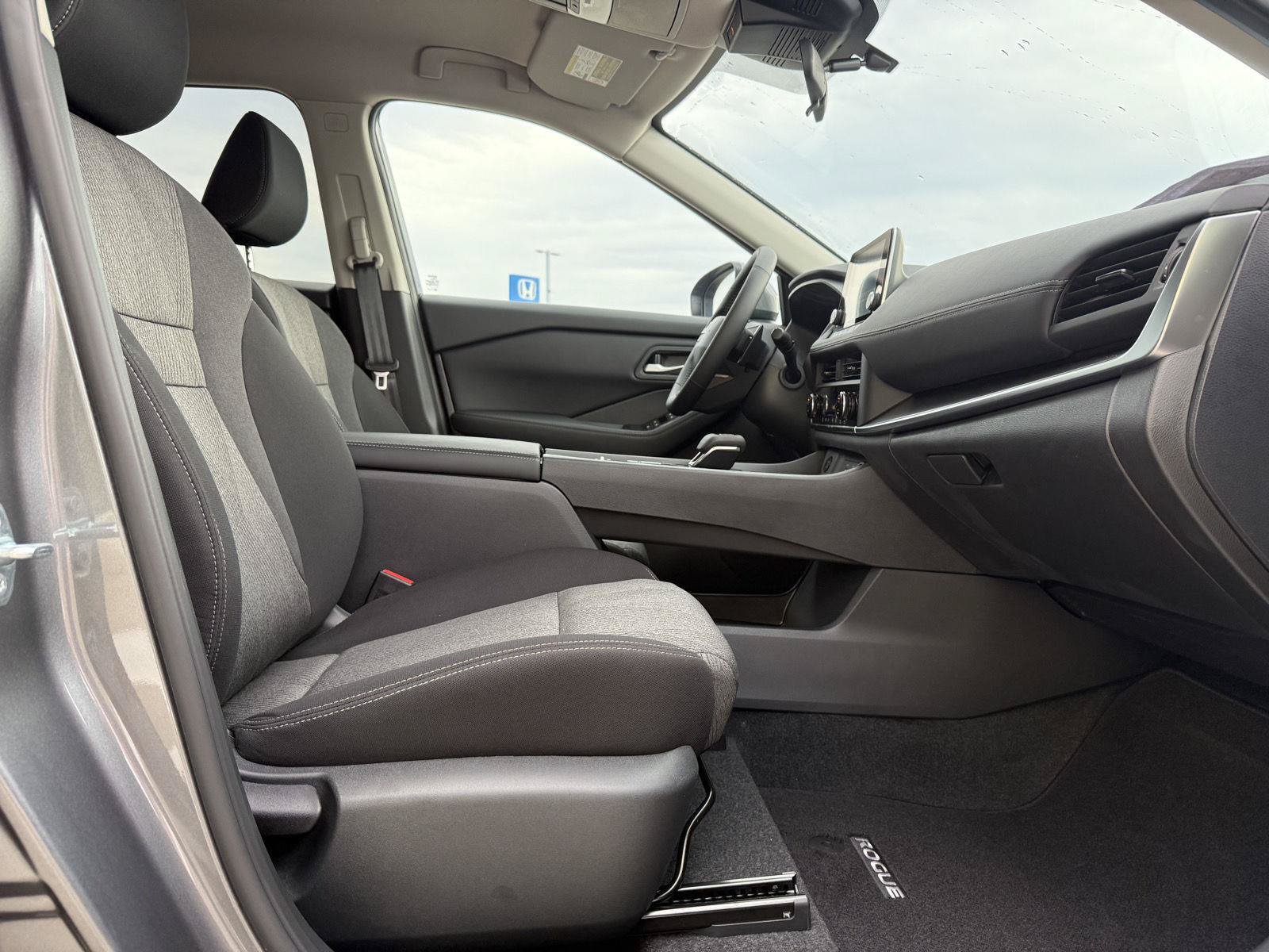 New 2026 Nissan Rogue SV w/ Cold Weather Package FWD image 34