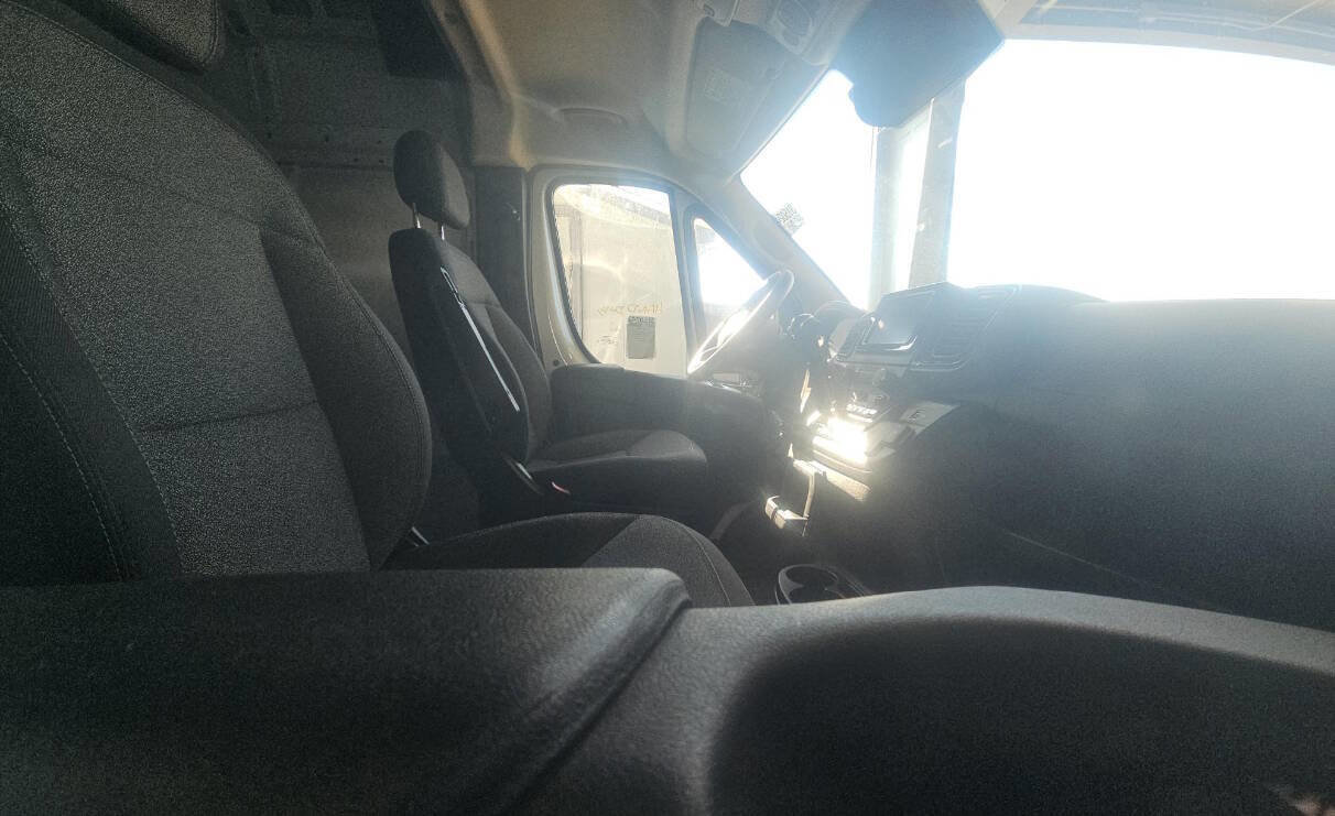 Used 2025 RAM ProMaster 2500 w/ Convenience Group image 11
