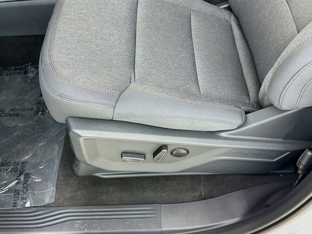 New 2025 Ford Expedition Active image 19