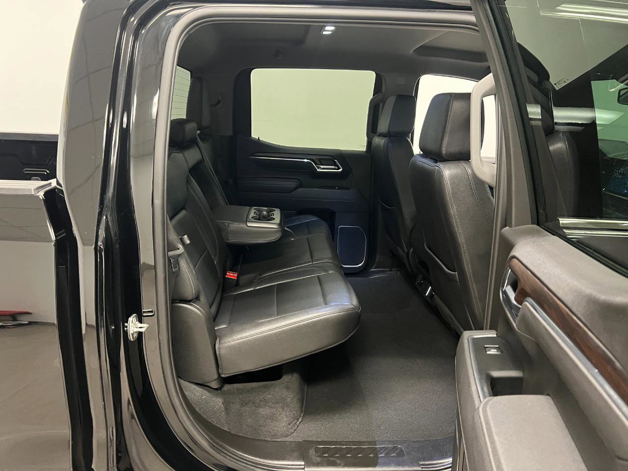 Used 2025 GMC Sierra 1500 SLT AWD/4WD image 35