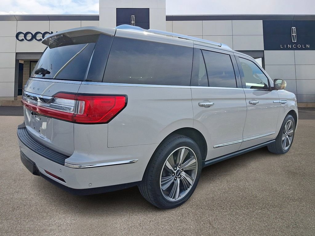 Used 2019 Lincoln Navigator Reserve image 4