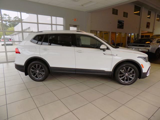 Used 2022 Volkswagen Tiguan SE AWD/4WD image 9