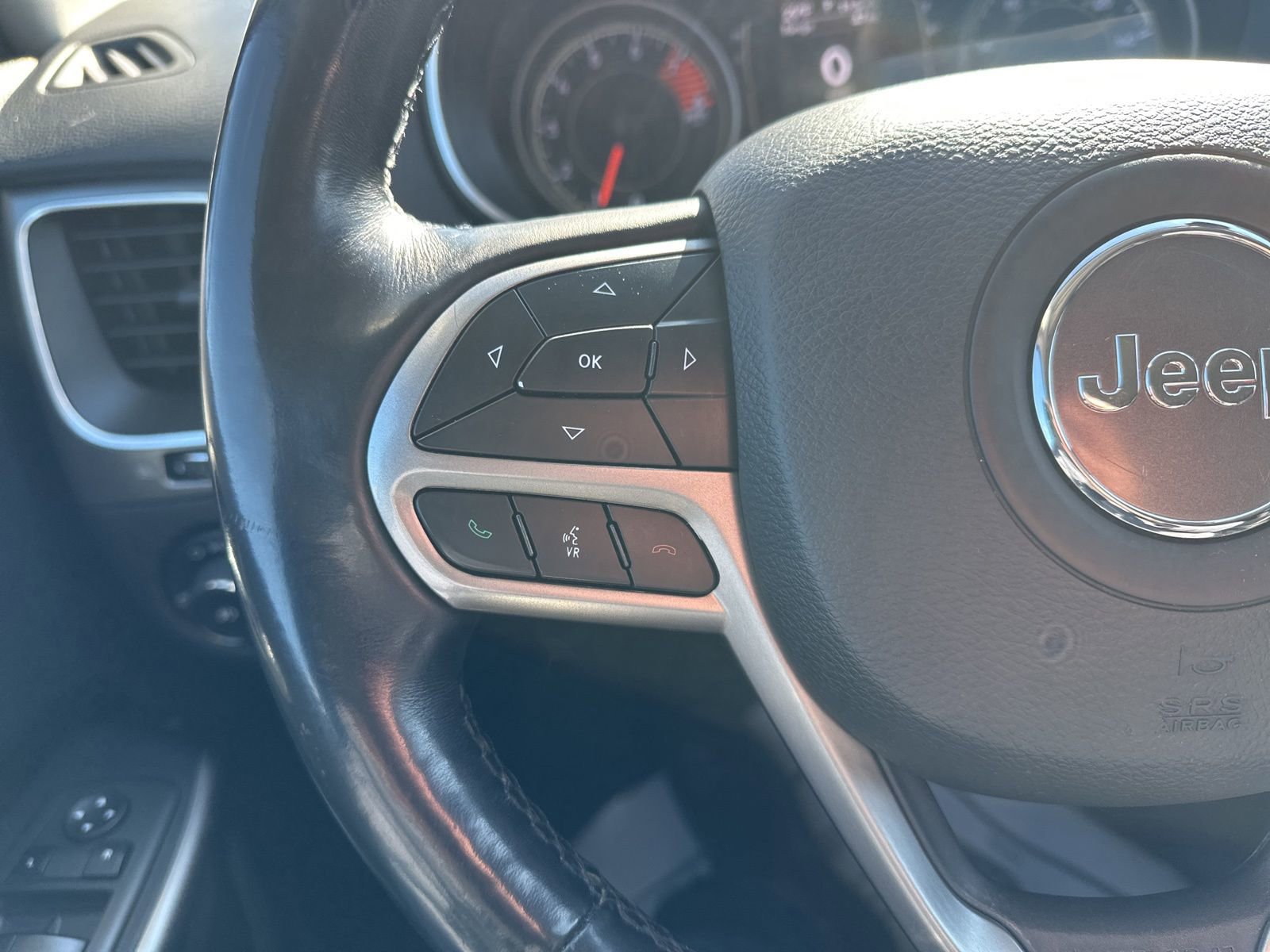 Used 2019 Jeep Cherokee Latitude w/ Cold Weather Group image 41