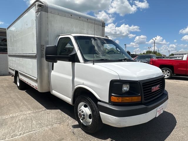Used 2016 GMC Savana 3500 Extended RWD image 4