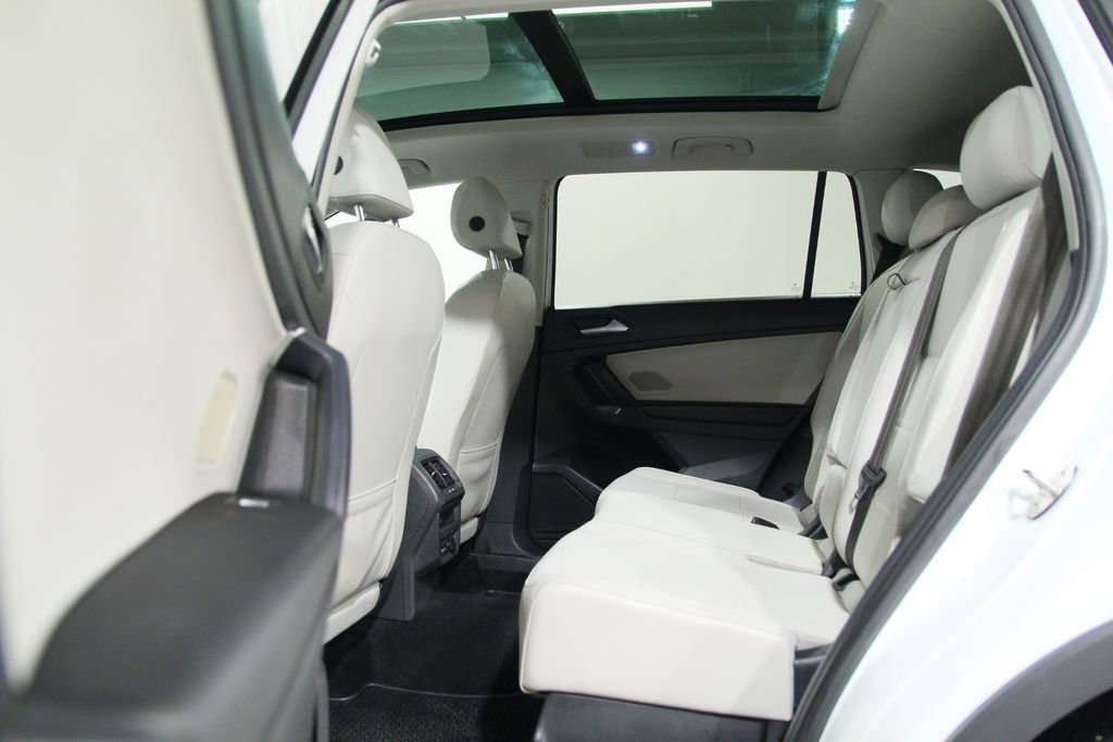 Used 2021 Volkswagen Tiguan SE w/ Panoramic Sunroof Package AWD/4WD image 27