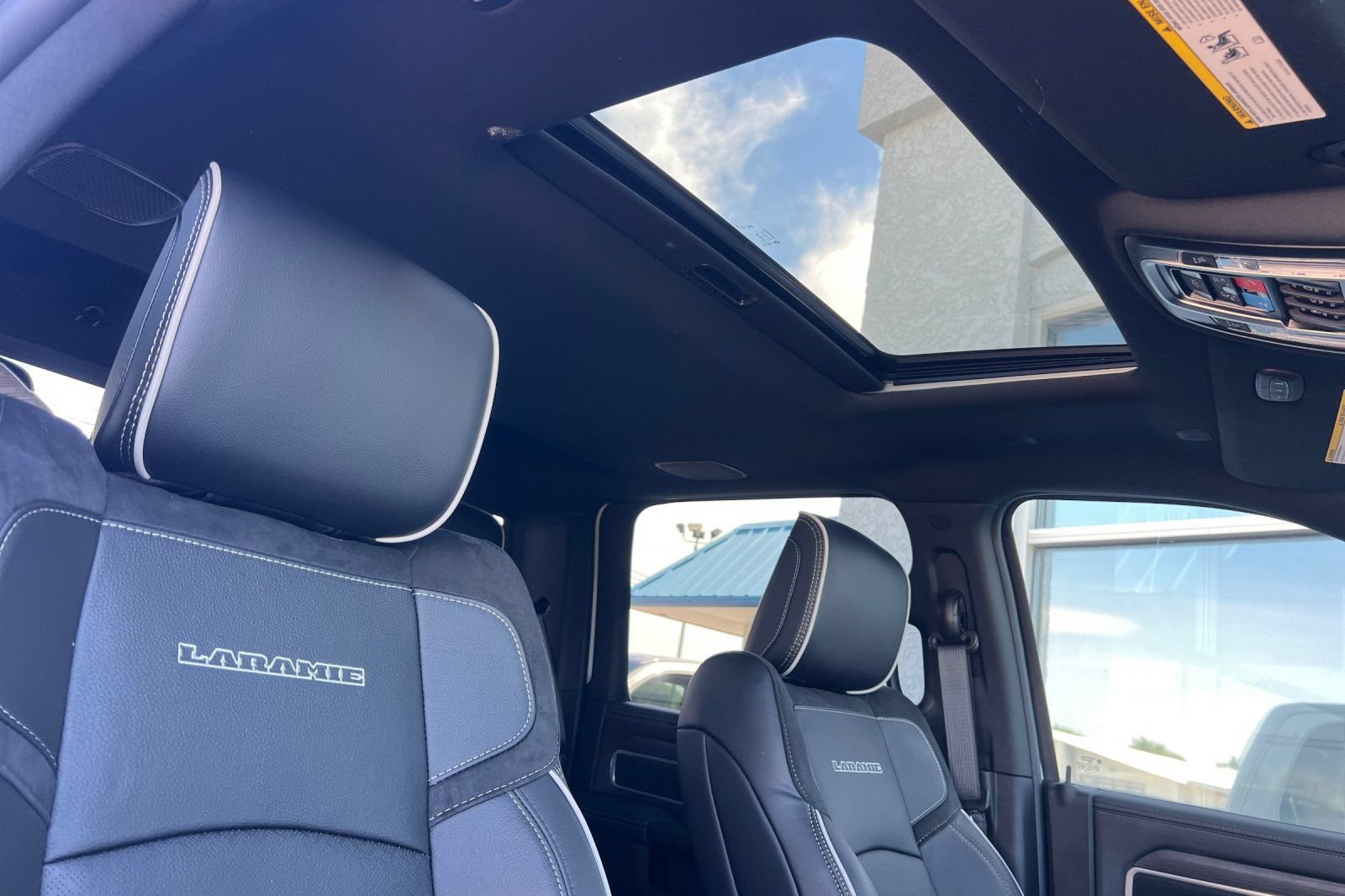 New 2026 RAM 2500 Laramie AWD/4WD image 15