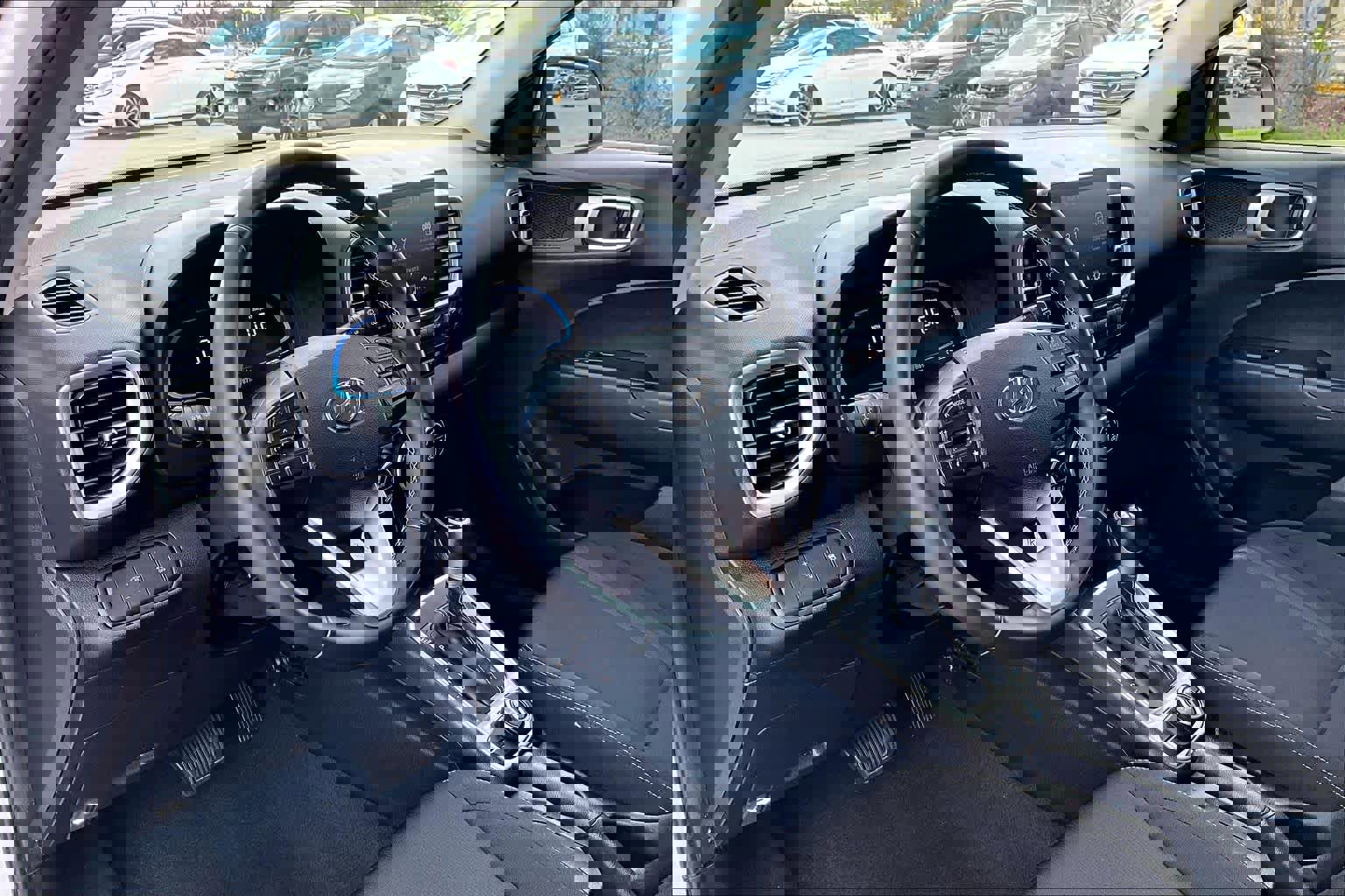 Used 2023 Hyundai Venue SEL image 16