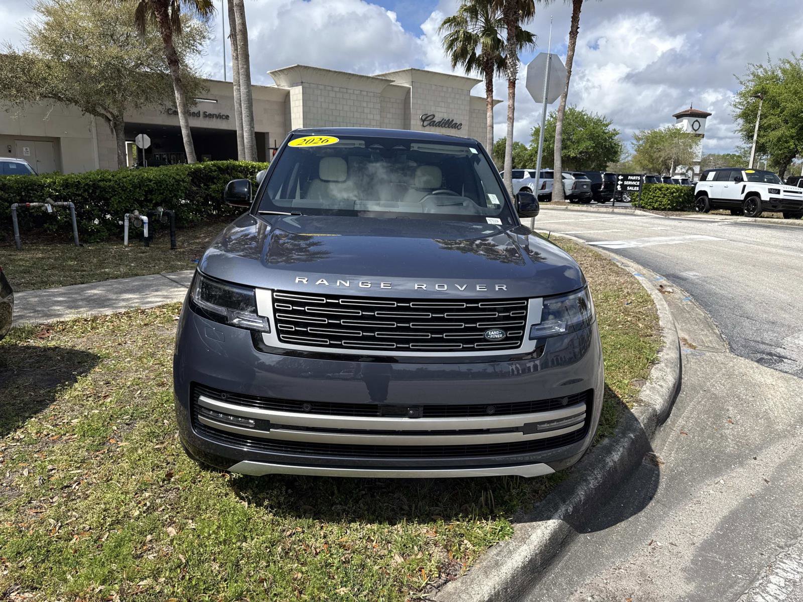 Used 2026 Land Rover Range Rover Long Wheelbase SE image 2