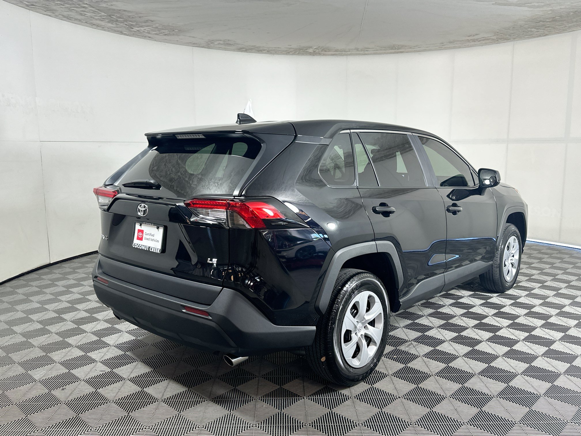 Used 2025 Toyota RAV4 LE FWD image 3