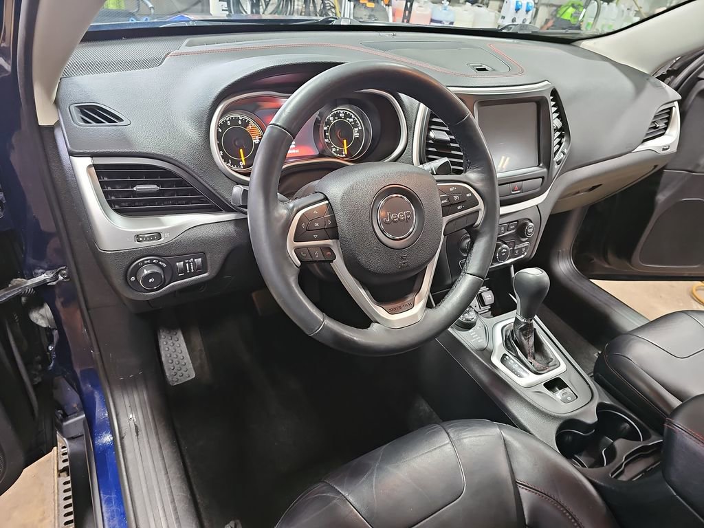 Used 2016 Jeep Cherokee Trailhawk w/ Leather Interior Group image 15