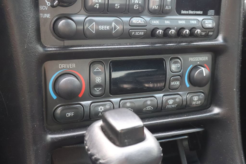 Used 2002 Chevrolet Corvette Coupe w/ Preferred Equipment Group2 image 21