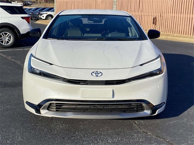 Used 2025 Toyota Prius Plug-In Hybrid image 2