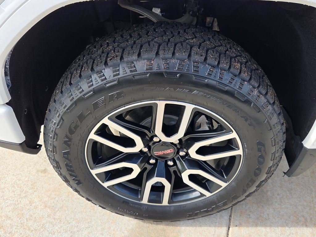 Used 2023 GMC Sierra 1500 AT4 w/ AT4 Premium Package AWD/4WD image 22
