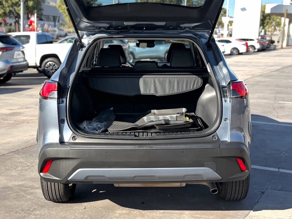 Certified 2023 Toyota Corolla Cross XLE image 10