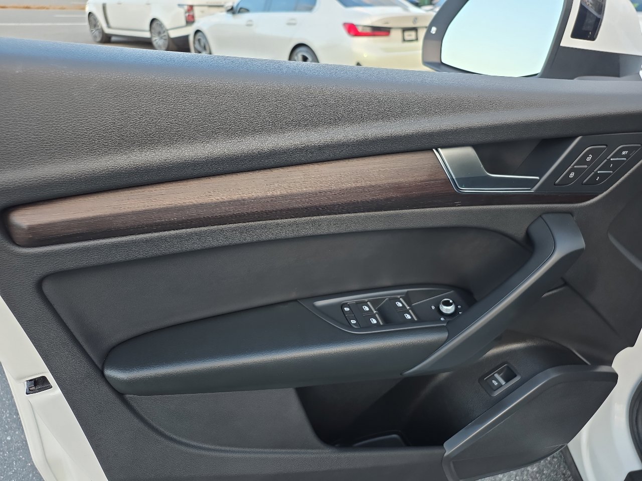 Used 2023 Audi Q5 2.0T Premium w/ Convenience Package image 40